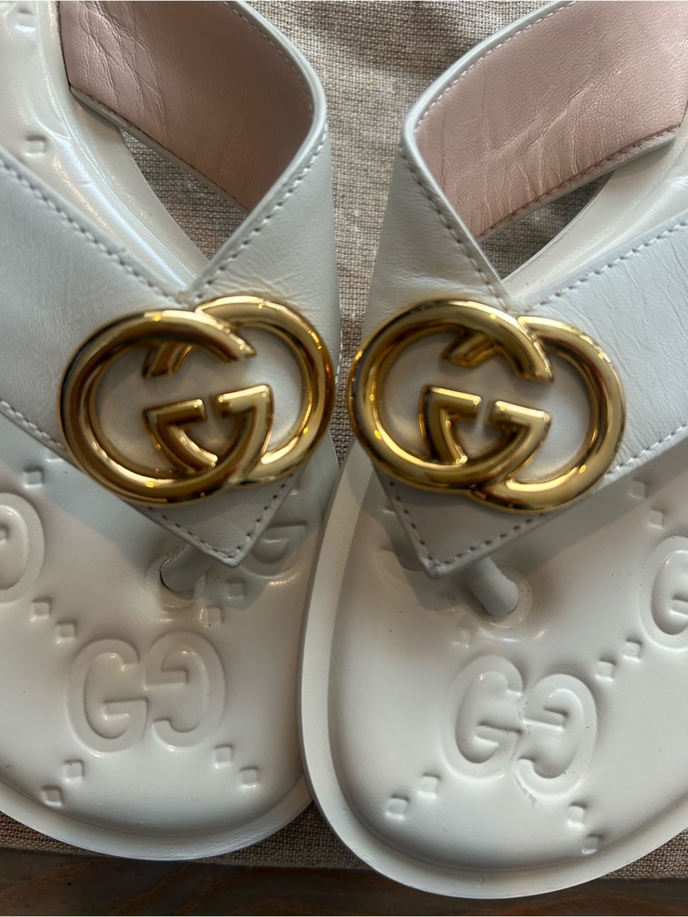 Gucci
Nadeline Interlocking Gs Thong Sandals GG Embossed Leather with Box - Picture 7 of 10